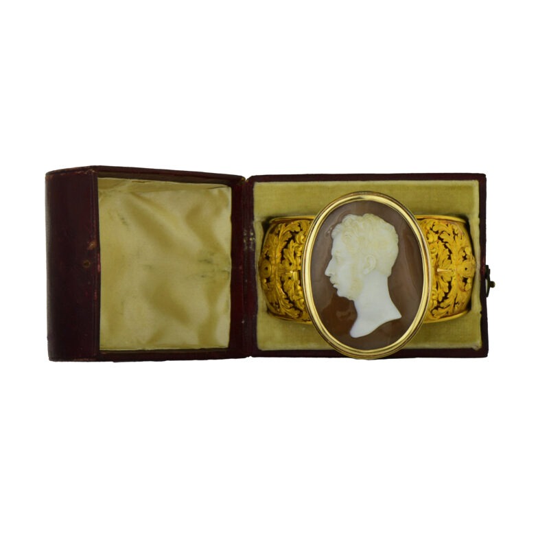 19th Century Gold Cuff Bangle With Tommaso Saulini Cameo