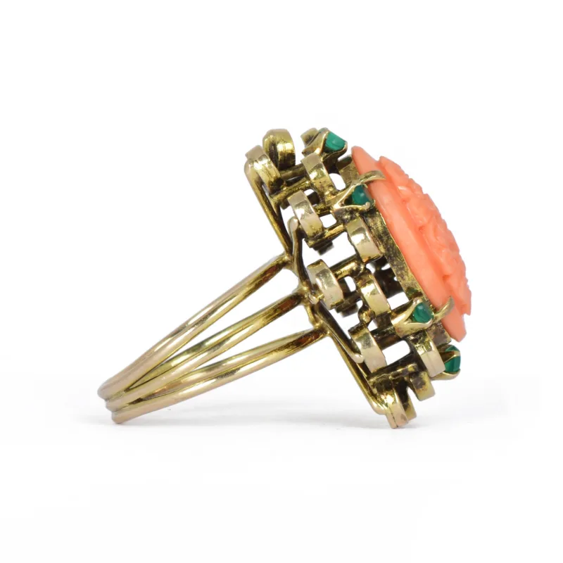Vintage 9k Gold Carved Coral & Chalcedony Ring