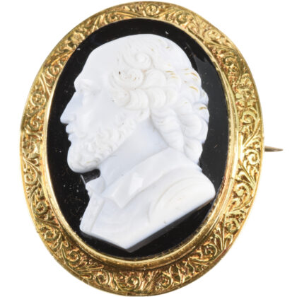 Victorian 18k Gold Banded Agate Cameo Brooch Depicting William Shakespeare